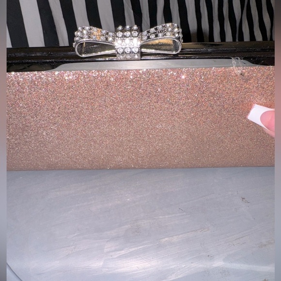 I.N.C. International Concepts
Carolyn Glitter Clutch Rose Gold - Picture 12 of 14